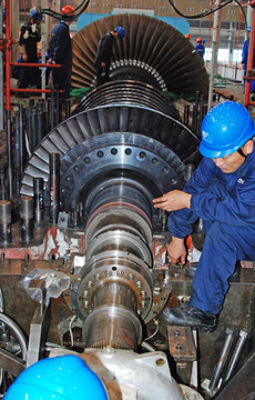 專業(yè)守護(hù)，安全無憂 工人檢修與普通機(jī)械設(shè)備安裝服務(wù)解析